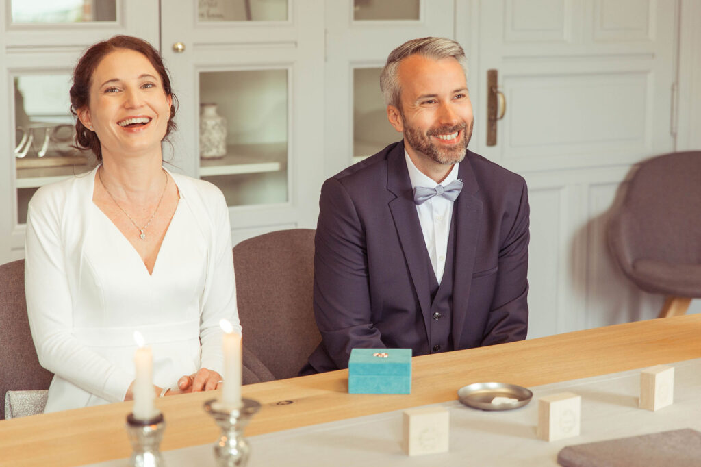 Brautpaar im Standesamt