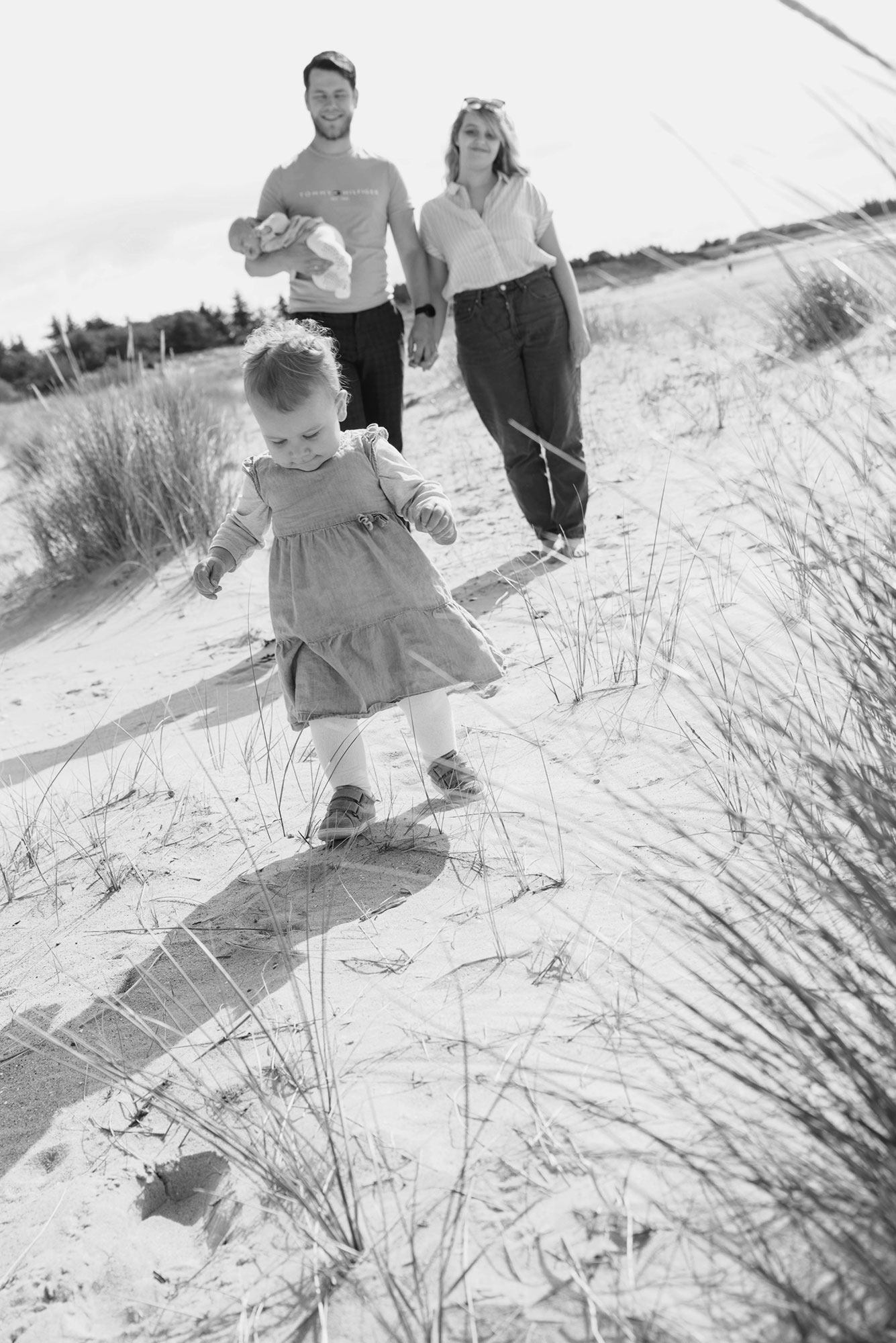 Kleinkind rennt Kleinkind rennt am Strand